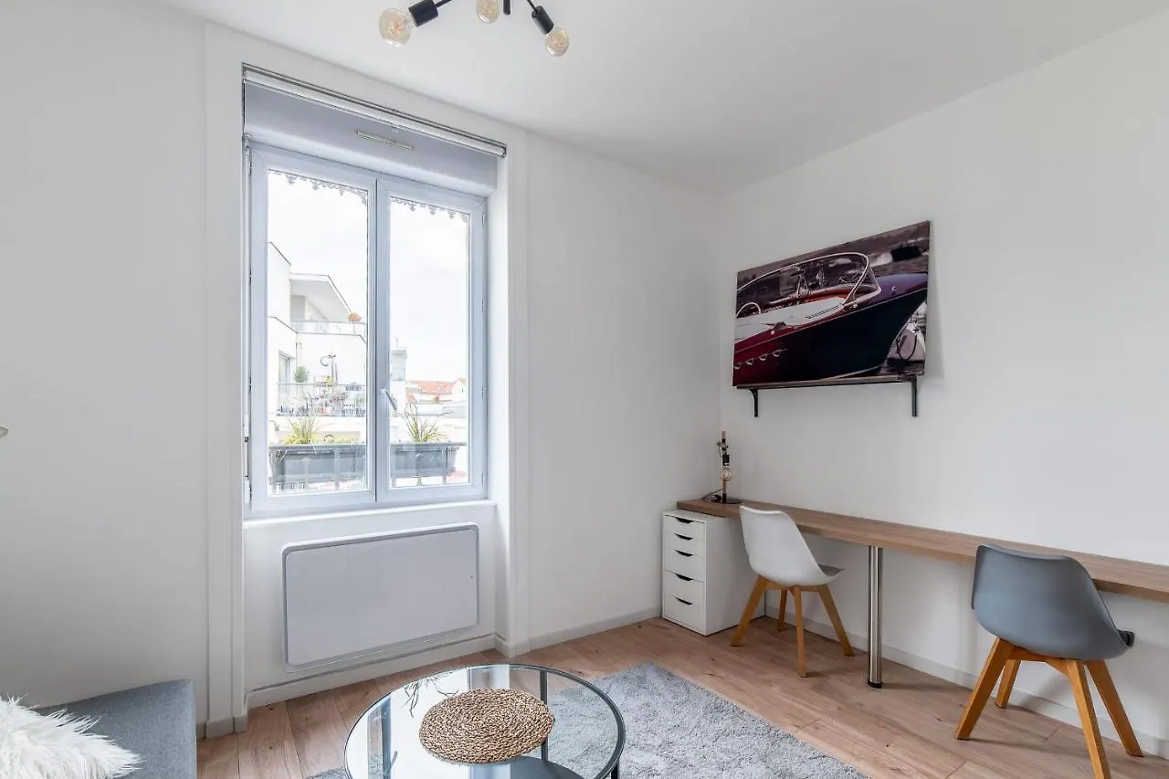 Apartment Appartement Mace - Welkeys Lyon France